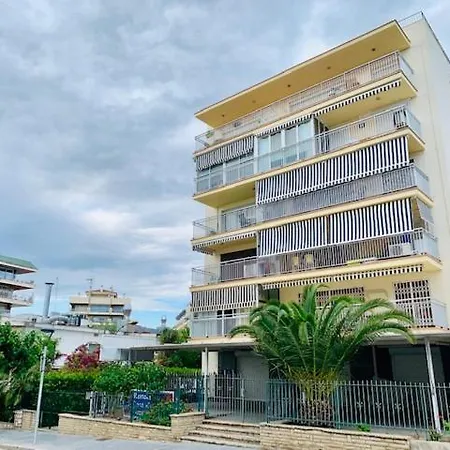 Caballo White Apartment Salou